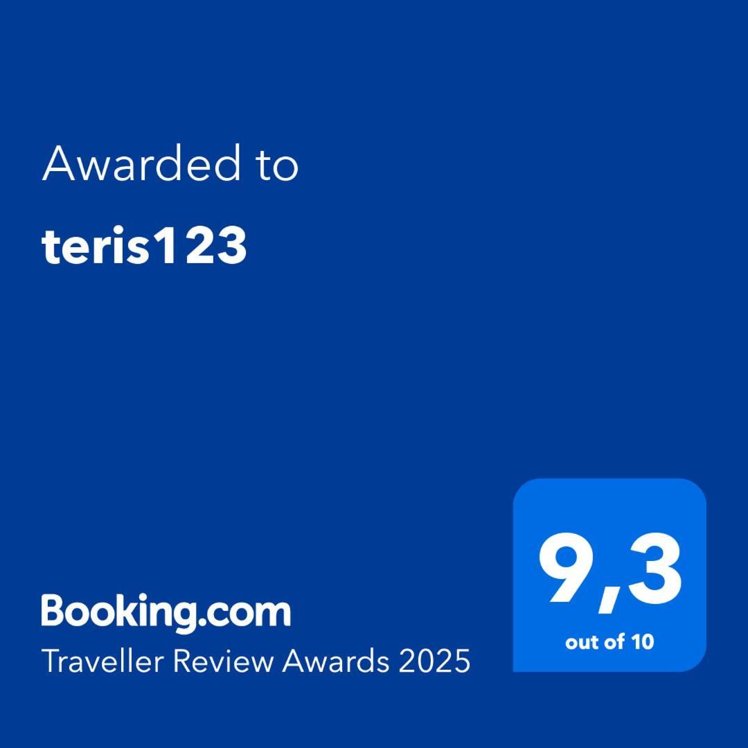 Teris123 Apartment Florina Bagian luar foto